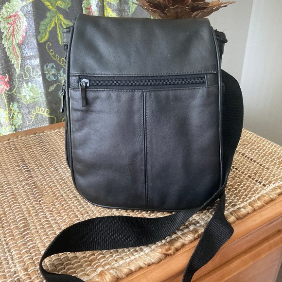 Buxton | Bags | Buxton Black Genuine Leather Slip Backpack  display picture 2